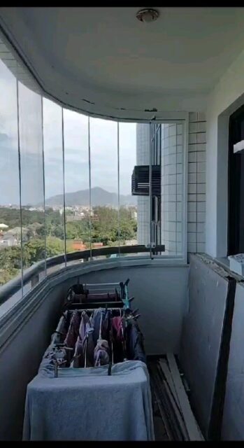 Cortina de vidro, condomínio barra bali.